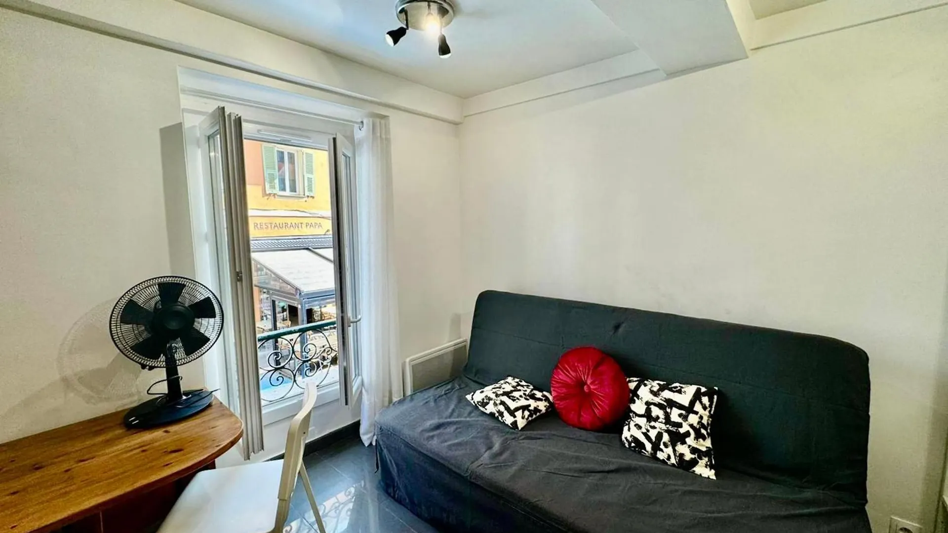 Studio Nice Port Bonaparte Place Du Pin France